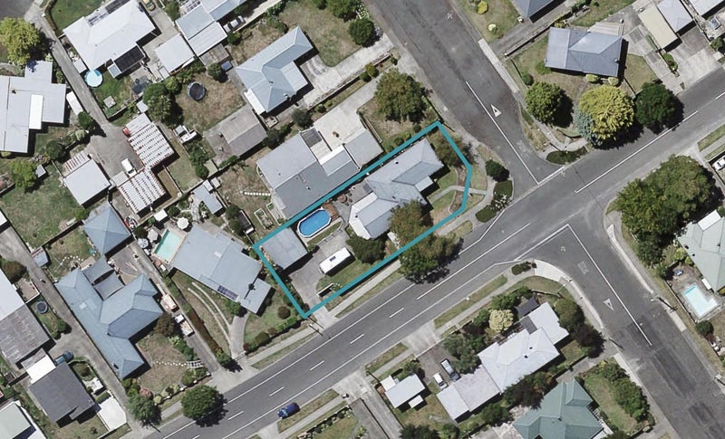 121 Warwick Road, Mayfair, Hastings - Carousel 1