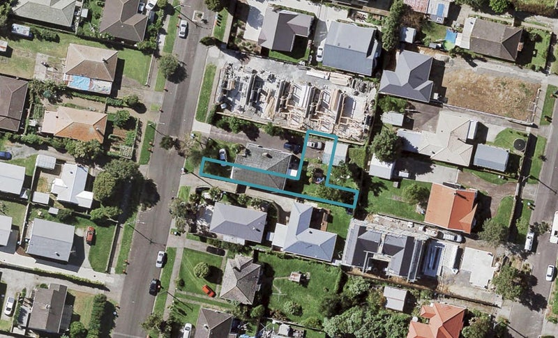 14D Ropata Avenue, Point England, Auckland - Carousel 1