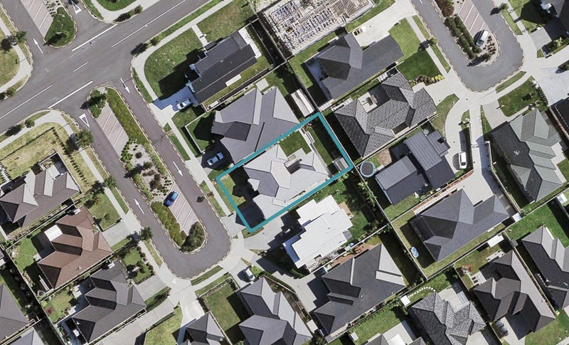 7 Tongeren Square, Karaka, Papakura - Carousel 1