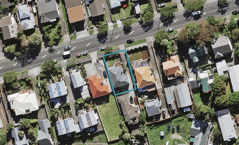 26 Owairaka Avenue, Mount Albert, Auckland - Carousel 1