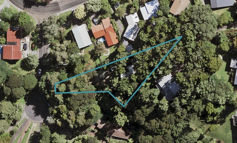2 Waerenga Place, Titirangi, Auckland - Carousel 1