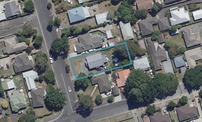 62 Fox Street, Hamilton East, Hamilton - Carousel 1