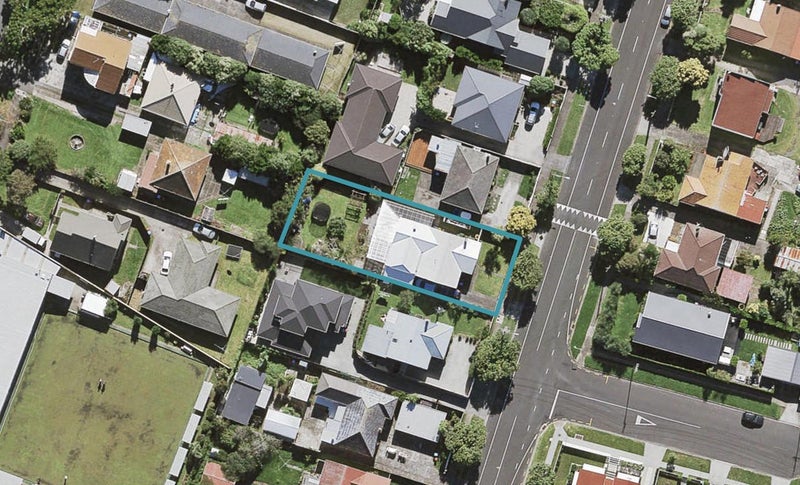 44 Renfrew Avenue, Sandringham, Auckland - Carousel 1
