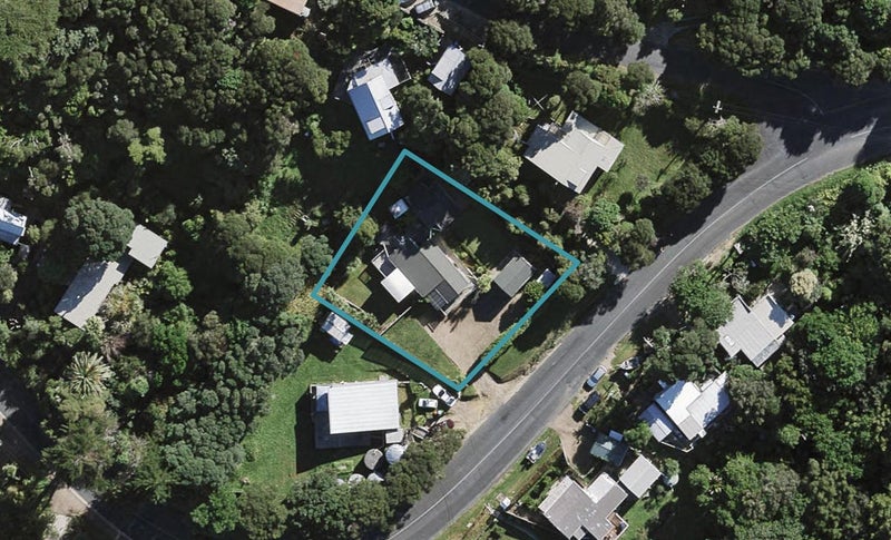 19 Goodwin Avenue, Oneroa, Waiheke Island - Carousel 1