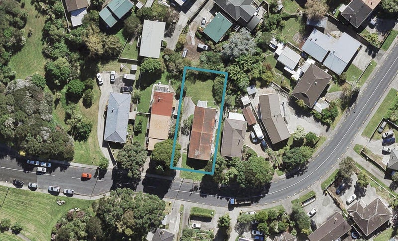 1/12 Downing Street, Glenfield, Auckland - Carousel 1