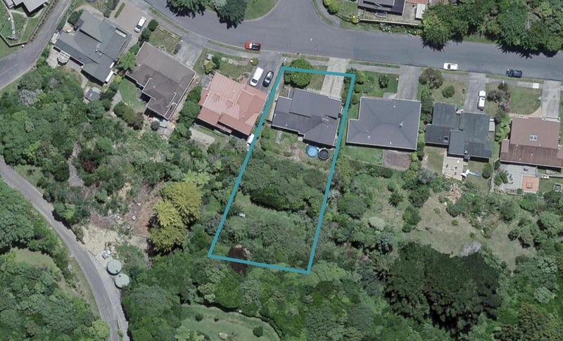 32 Peterhouse Street, Tawa, Wellington - Carousel 1