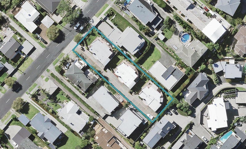 2/67 Castor Bay Road, Castor Bay, Auckland - Carousel 1
