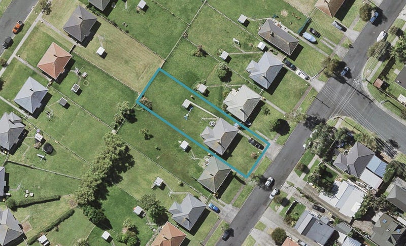 79 Eversleigh Road, Belmont, Auckland - Carousel 1
