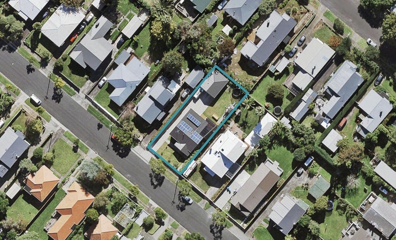 7 Chatham Avenue, Mount Albert, Auckland - Carousel 1