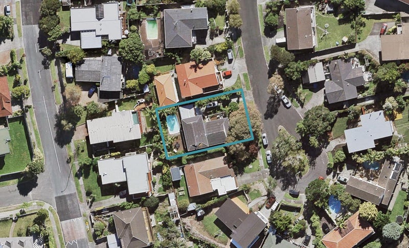 8 Chatswood Grove, Chatswood, Auckland - Carousel 1