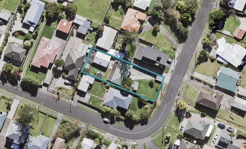 22 Beaubank Road, Kelston, Auckland - Carousel 1