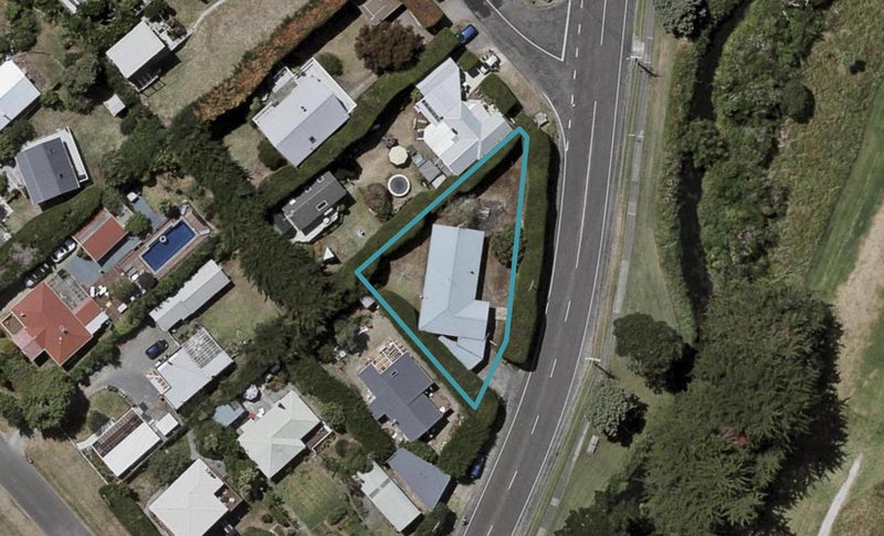 7 Huiawa Street, Waikanae Beach, Waikanae - Carousel 1
