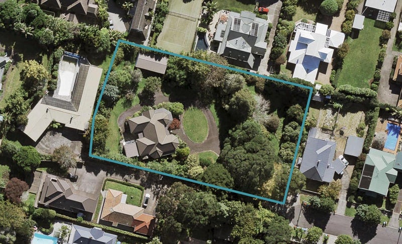 17 Bowling Avenue, Epsom, Auckland - Carousel 1