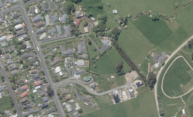 10 Caroline Way, Abbotsford, Dunedin - Carousel 1