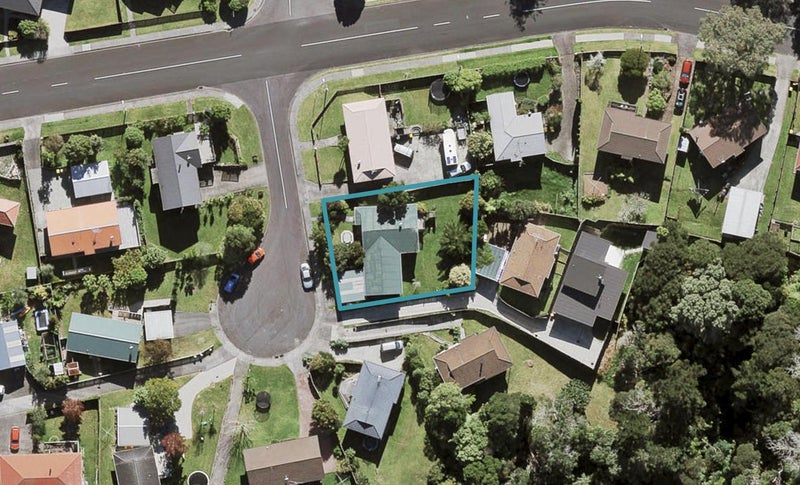 4 Lorena Place, West Harbour, Auckland - Carousel 1