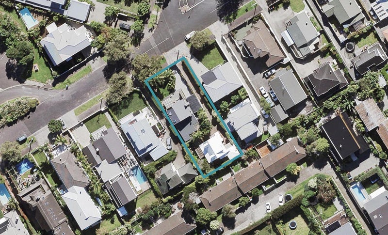 22 Raymond Street, Point Chevalier, Auckland - Carousel 1