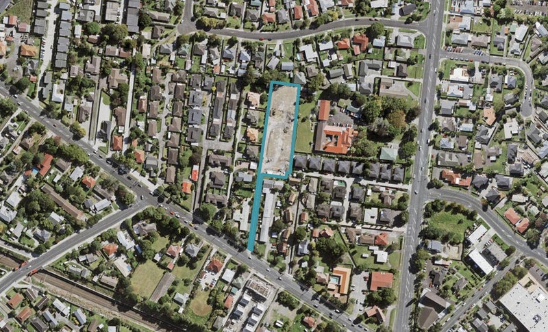 201/21A Swanson Road, Henderson, Auckland - Carousel 1