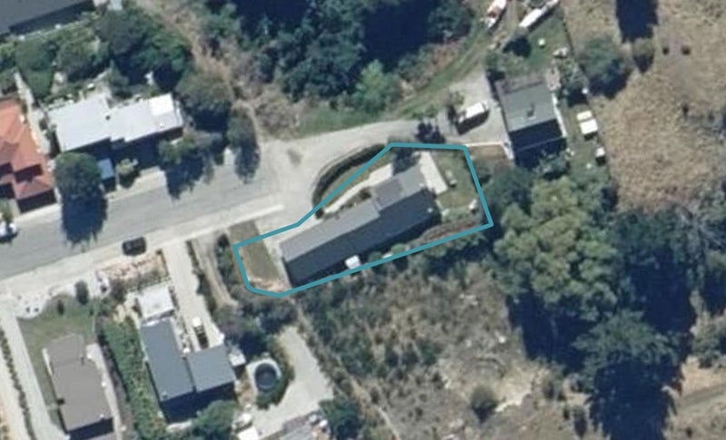 77 Oregon Drive, Kelvin Heights, Queenstown - Carousel 1
