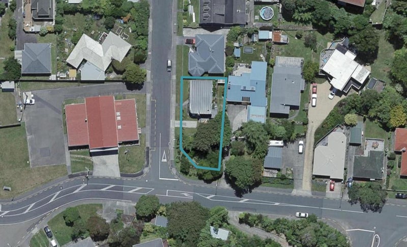 1 Roy Street, Tawa, Wellington - Carousel 1