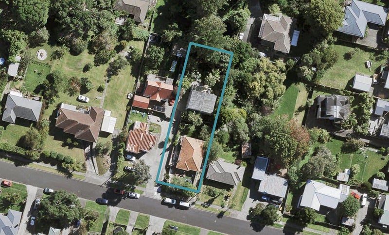 5 Savoy Road, Glen Eden, Auckland - Carousel 1