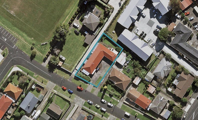 2/7 Kingswood Road, Papatoetoe, Auckland - Carousel 1
