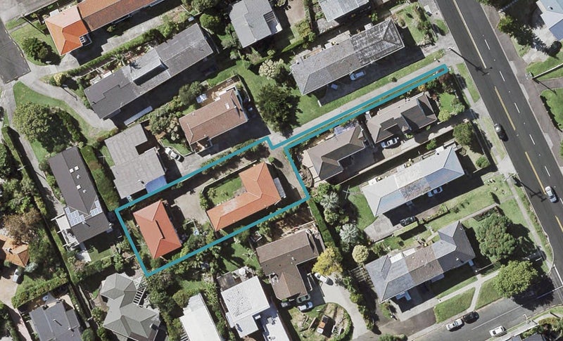 2/12 East Coast Road, Milford, Auckland - Carousel 1