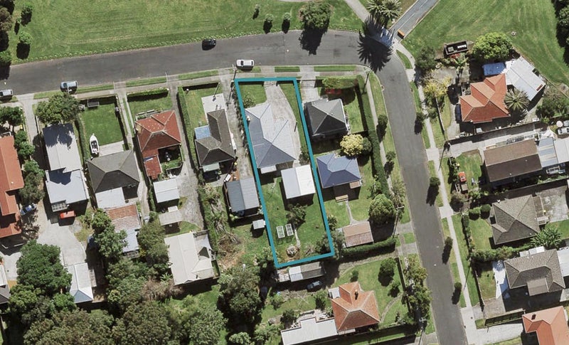 13 Waterfront Road, Mangere Bridge, Auckland - Carousel 1