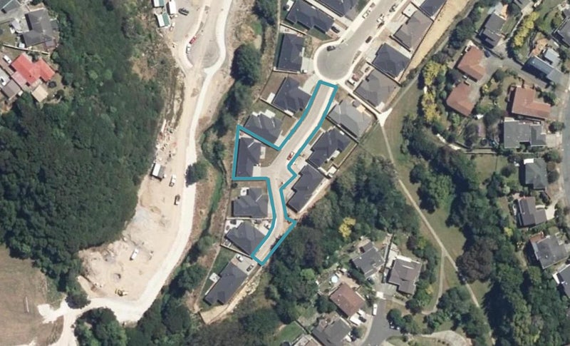 6 Genoa Place, Whitby, Porirua - Carousel 1