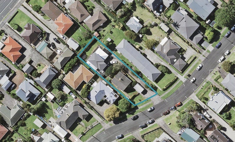 2/15 Otakau Road, Milford, Auckland - Carousel 1