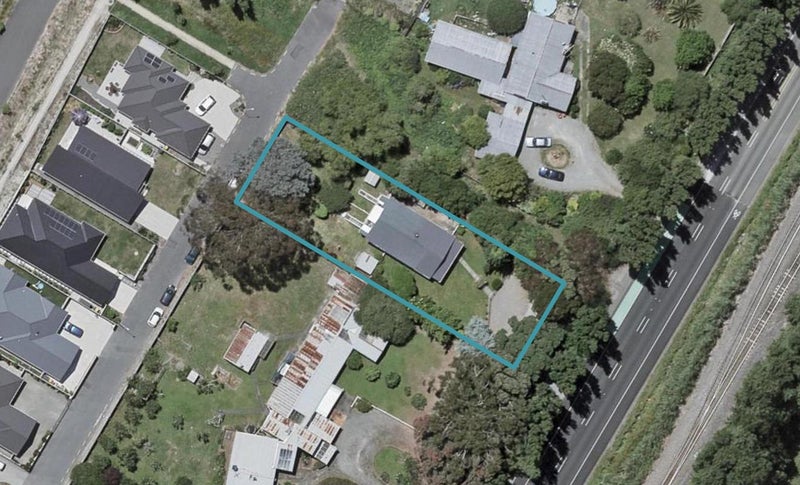 51 State Highway 1, Waikanae - Carousel 1