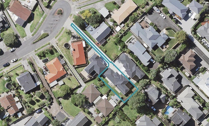 8A Dalwhinnie Parade, Highland Park, Auckland - Carousel 1