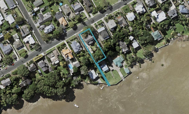 81 Norwood Road, Bayswater, Auckland - Carousel 1
