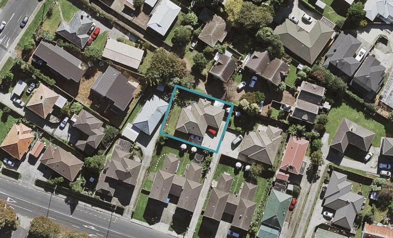 33A Carr Road, Three Kings, Auckland - Carousel 1