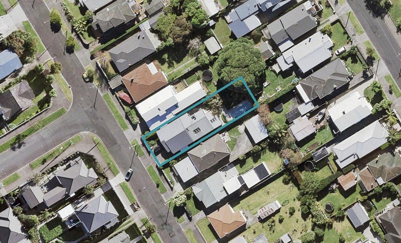 15 Maranui Avenue, Point Chevalier, Auckland - Carousel 1