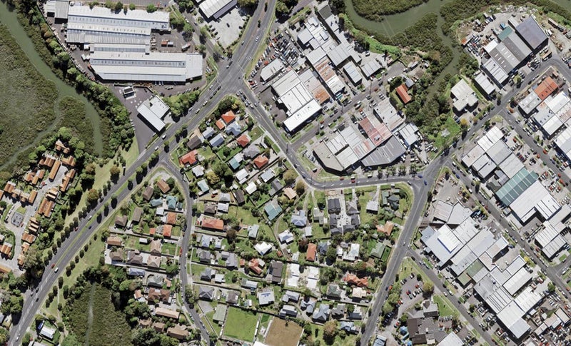 2/16 Binsted Road, New Lynn, Auckland - Carousel 1