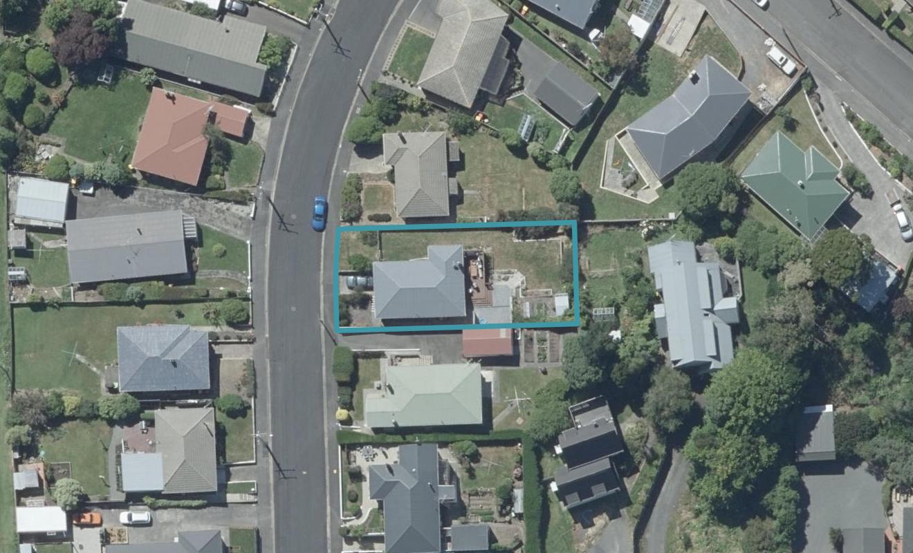 10 Charters Street, Glenross, Dunedin - Carousel 1