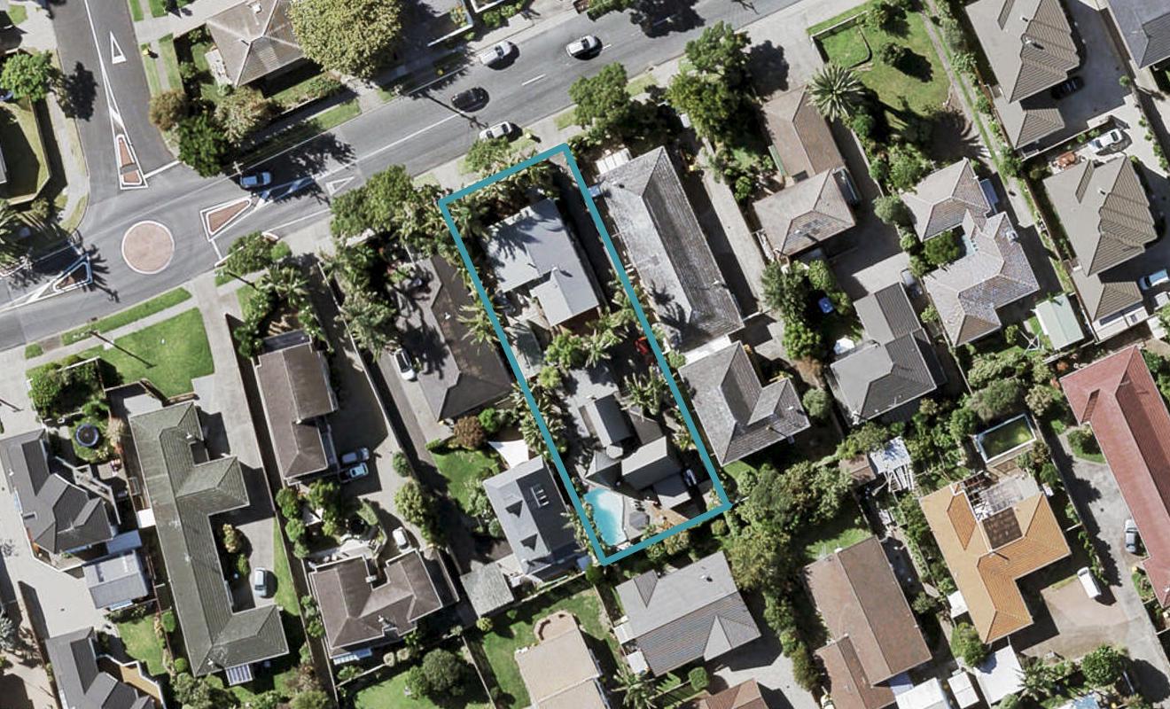 2/22 Eastern Beach Road, Eastern Beach, Auckland - Carousel 1