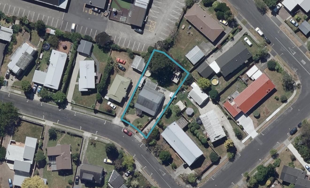 4 Camellia Place, Hamilton Lake, Hamilton - Carousel 1