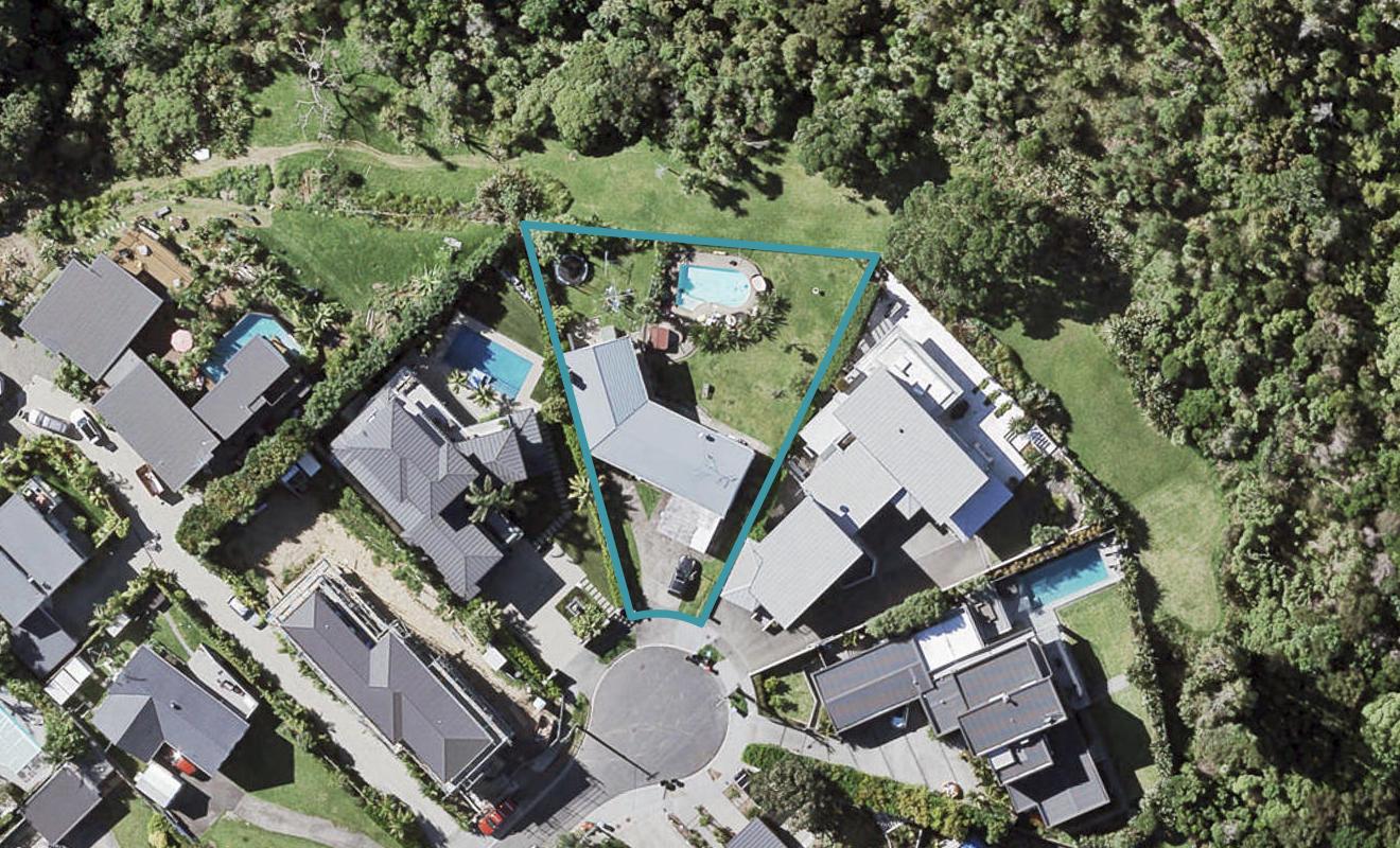 16 Calder Place, Wai o Taiki Bay, Auckland - Carousel 1