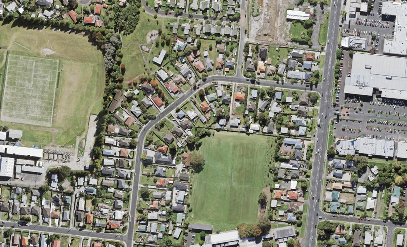 20F Fairdene Avenue, Henderson, Auckland - Carousel 1