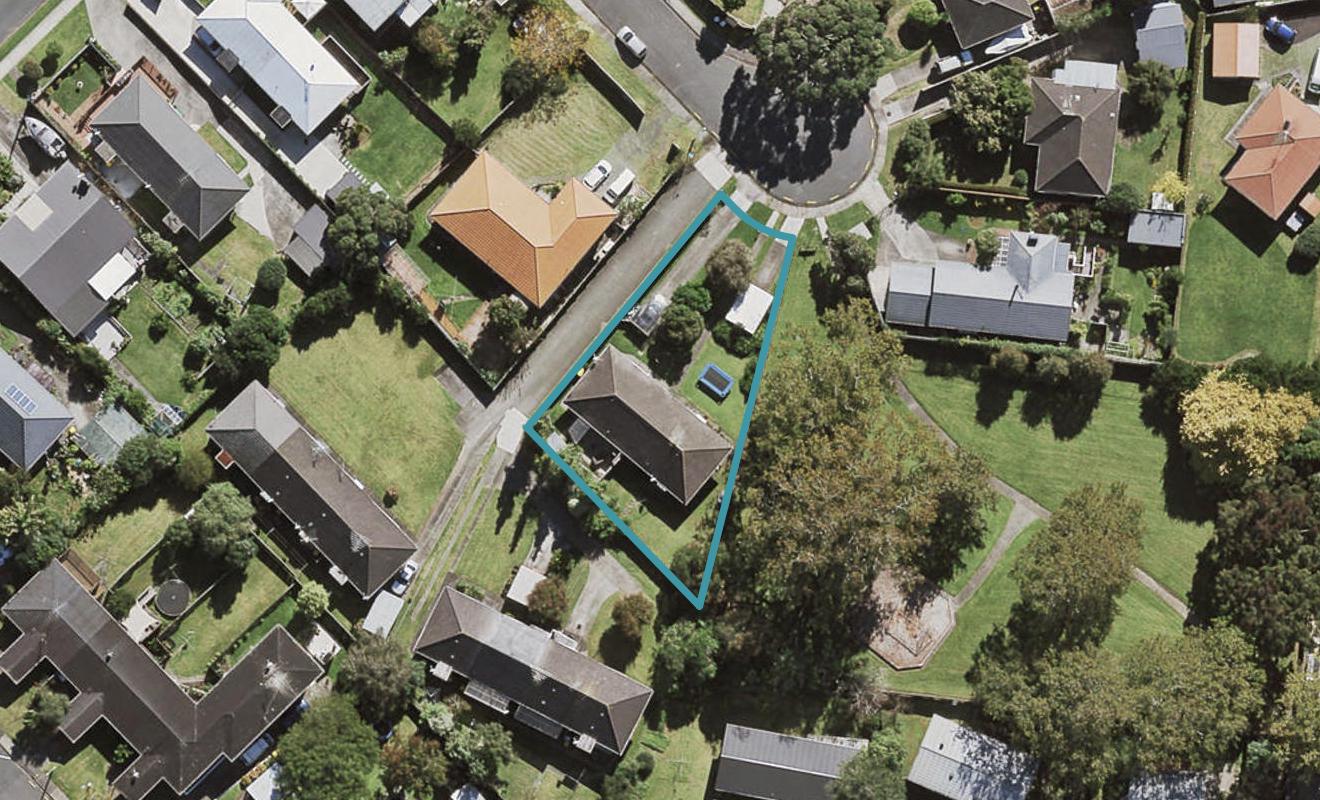 1/11 Lenihan Street, Northcote, Auckland - Carousel 1