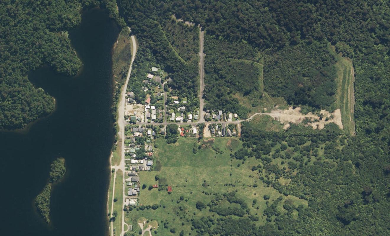 16 Stuart Street, Lake Kaniere, Hokitika - Carousel 1