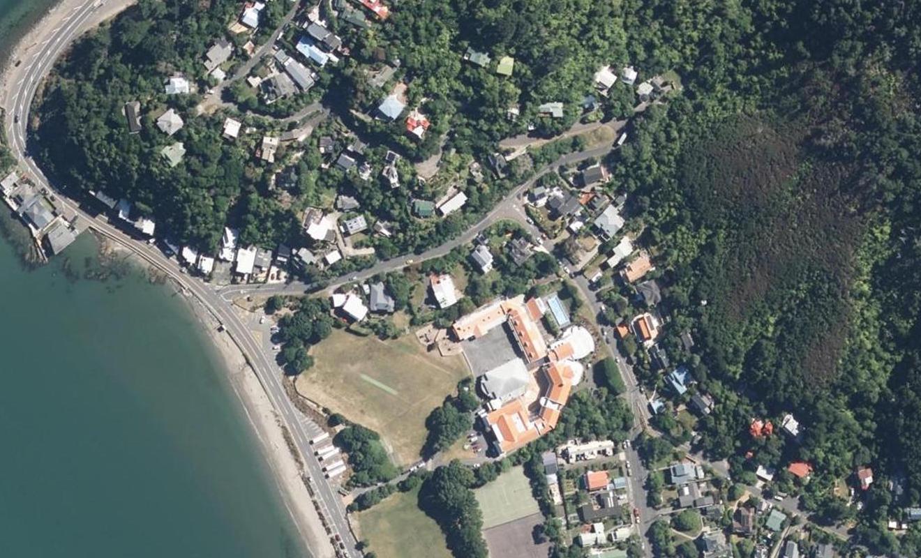 8B Ferry Road, Days Bay, Lower Hutt - Carousel 1