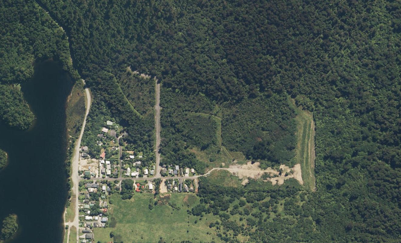 42 Stuart Street, Lake Kaniere, Hokitika - Carousel 1