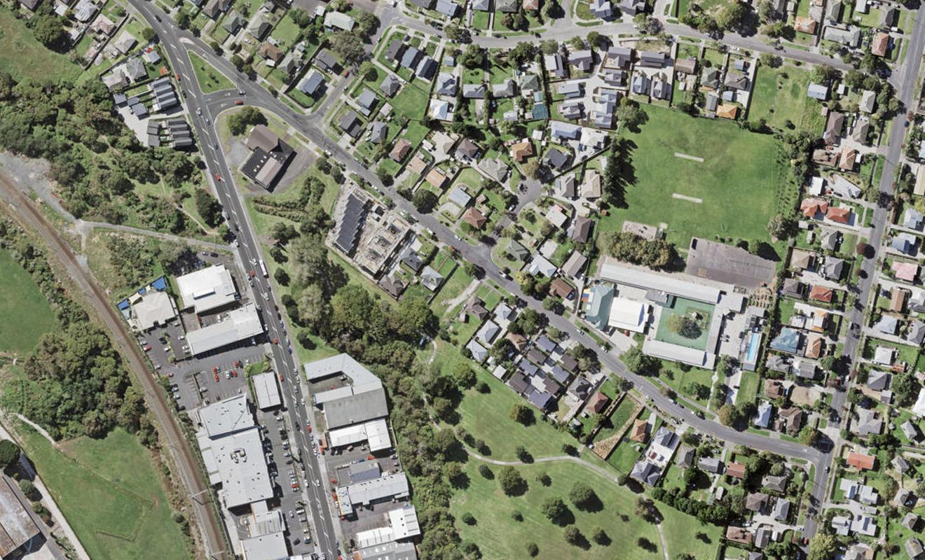21 Eastview Road, Glen Innes, Auckland - Carousel 1