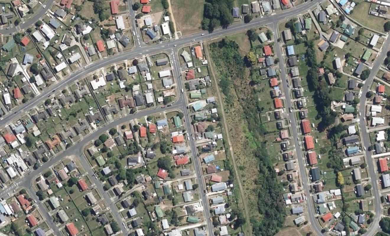 142 Driver Crescent, Cannons Creek, Porirua - Carousel 1