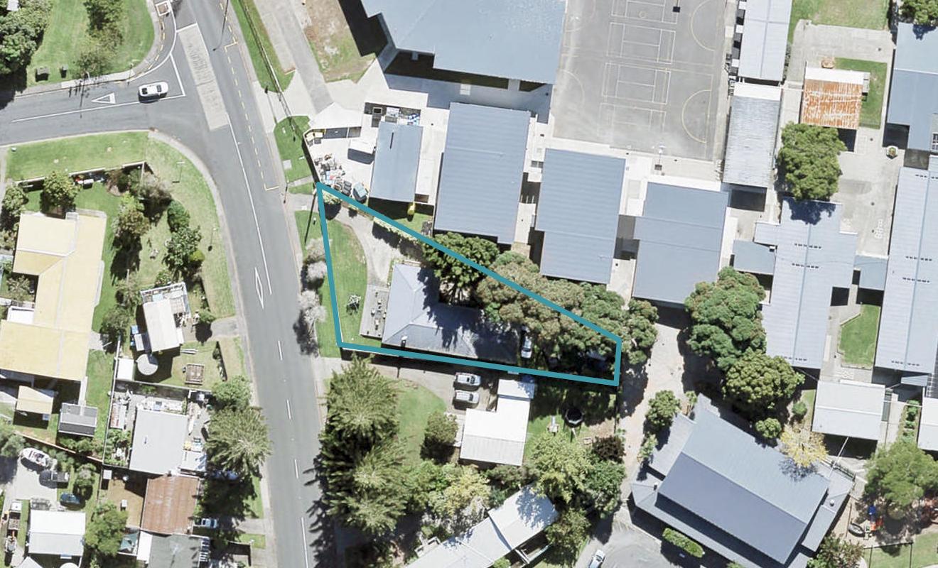 37 Ladies Mile, Manly, Whangaparaoa - Carousel 1