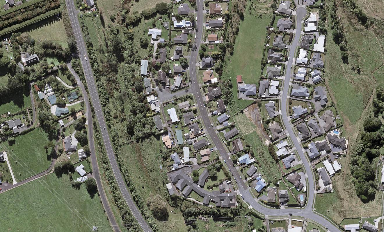 37 Heta Road, Highlands Park, New Plymouth - Carousel 1