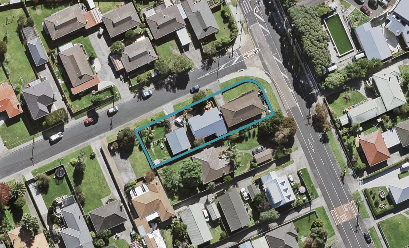 2/60 Flanshaw Road, Te Atatu South, Auckland - Carousel 1