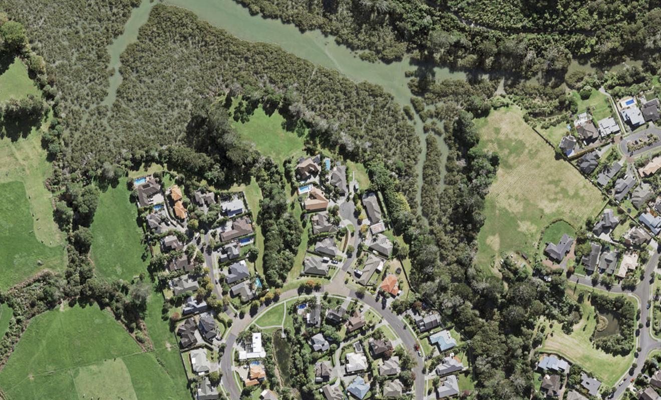 8 Samuel Cross Place, Greenhithe, Auckland - Carousel 1